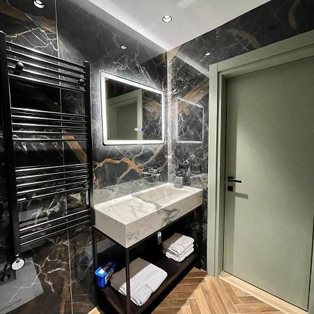 Queens Luxury Apartments Tirana Esterno foto