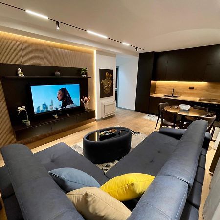 Queens Luxury Apartments Tirana Esterno foto