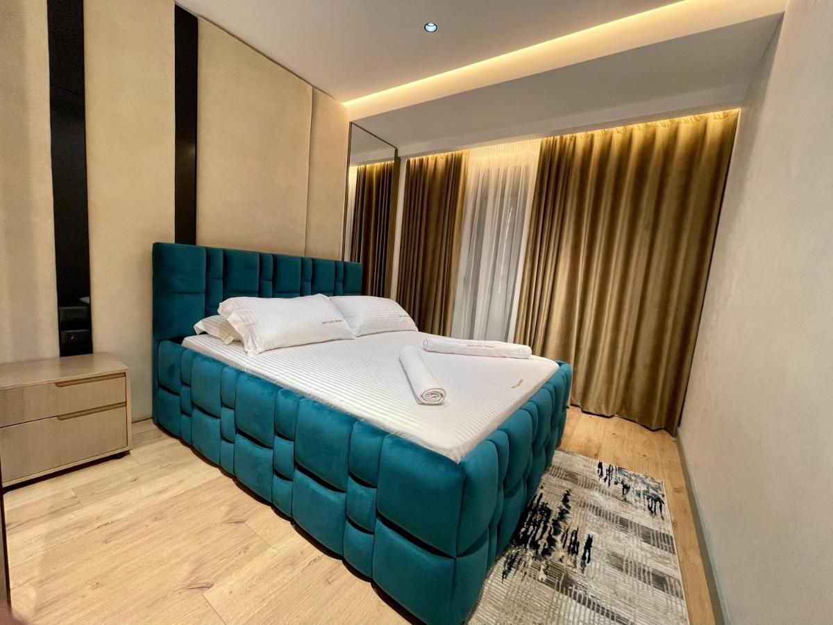 Queens Luxury Apartments Tirana Esterno foto