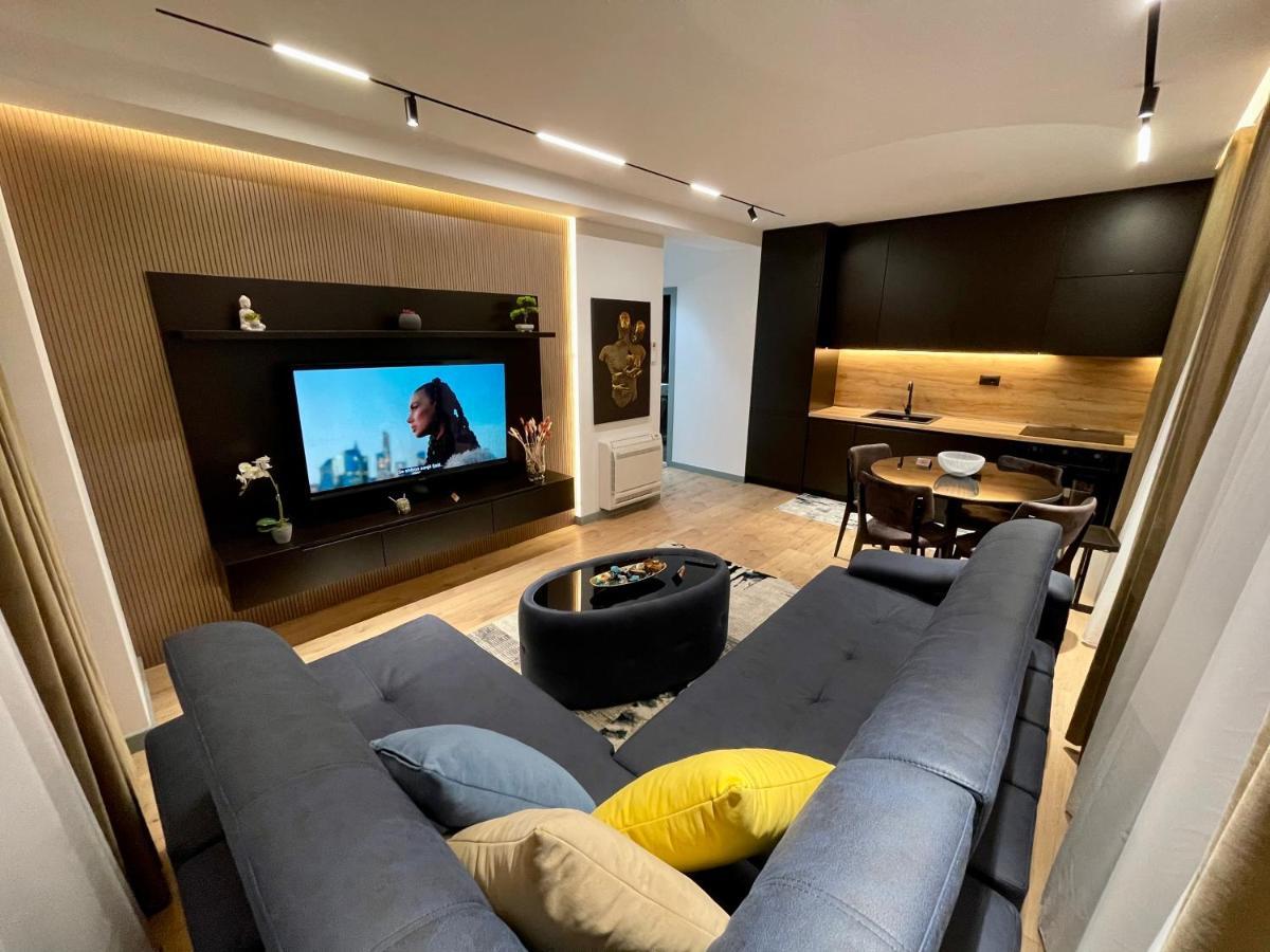 Queens Luxury Apartments Tirana Esterno foto