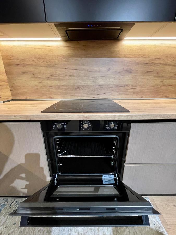 Queens Luxury Apartments Tirana Esterno foto