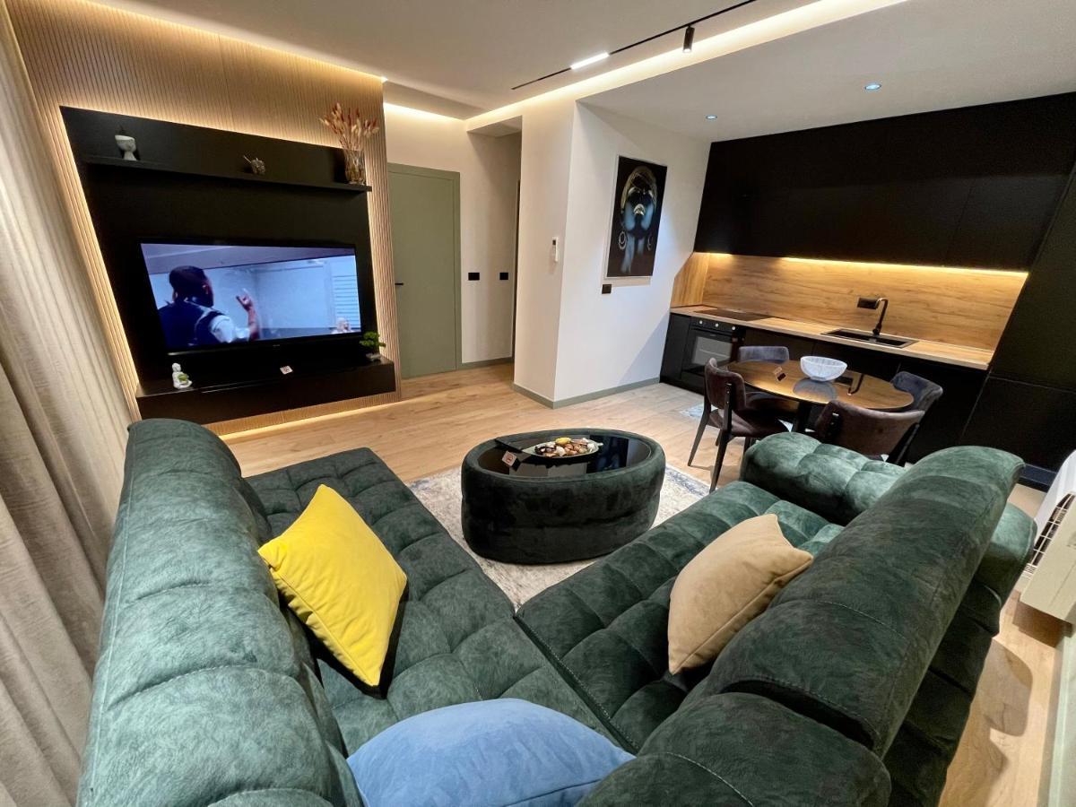 Queens Luxury Apartments Tirana Esterno foto