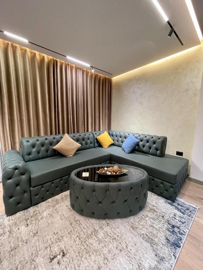 Queens Luxury Apartments Tirana Esterno foto