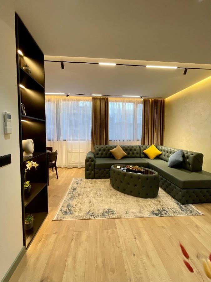 Queens Luxury Apartments Tirana Esterno foto