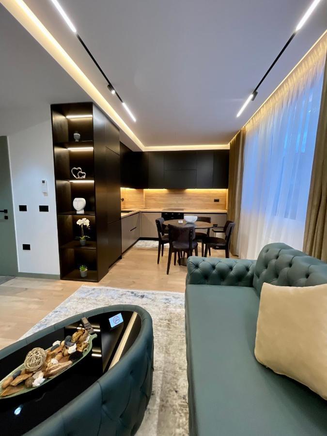 Queens Luxury Apartments Tirana Esterno foto