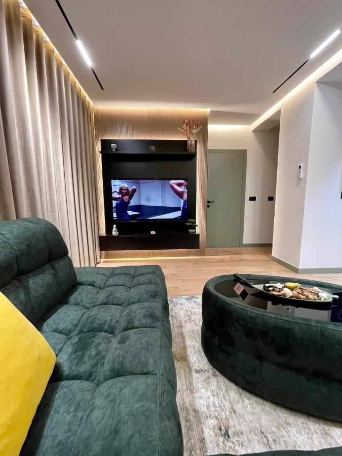 Queens Luxury Apartments Tirana Esterno foto