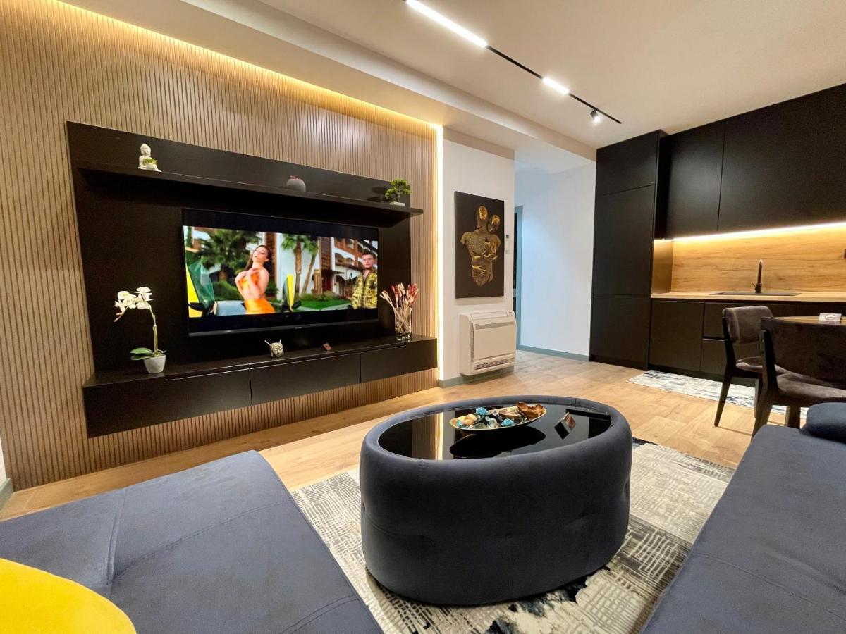 Queens Luxury Apartments Tirana Esterno foto