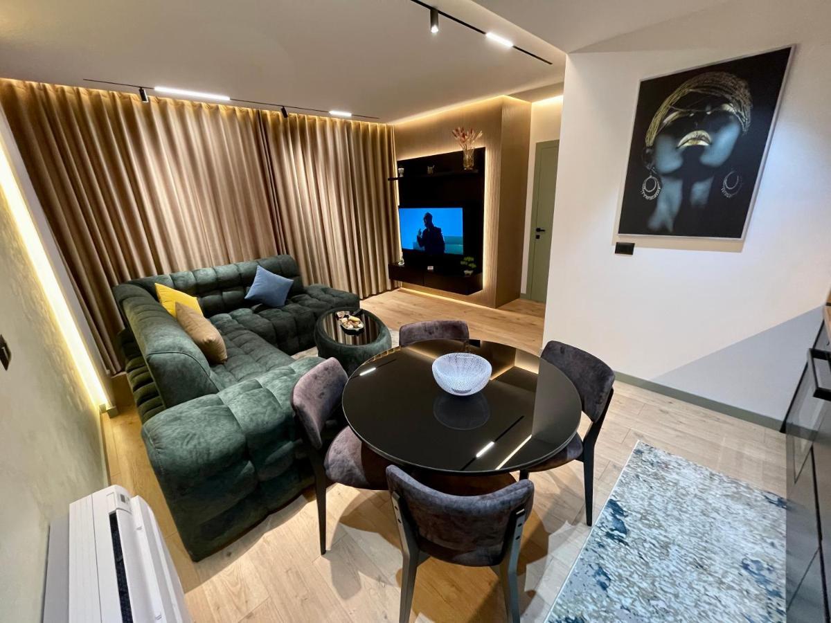 Queens Luxury Apartments Tirana Esterno foto