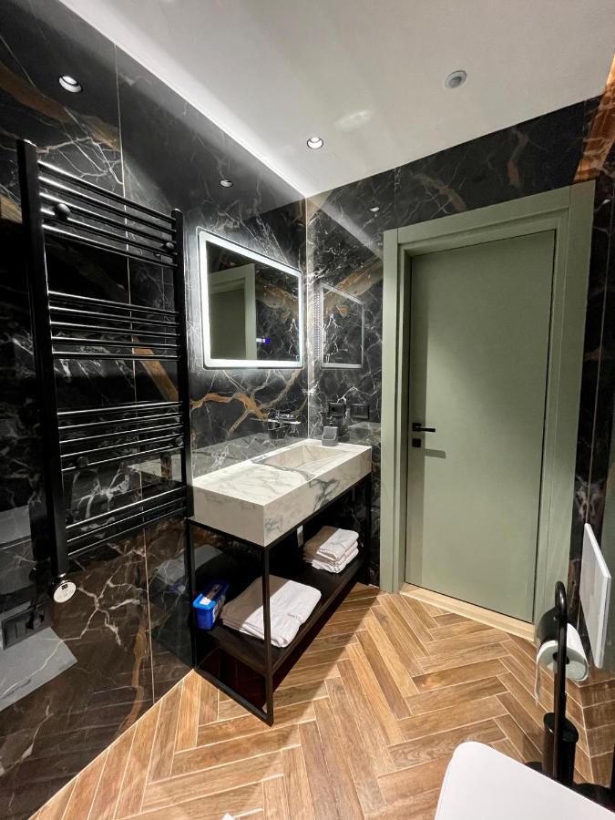 Queens Luxury Apartments Tirana Esterno foto