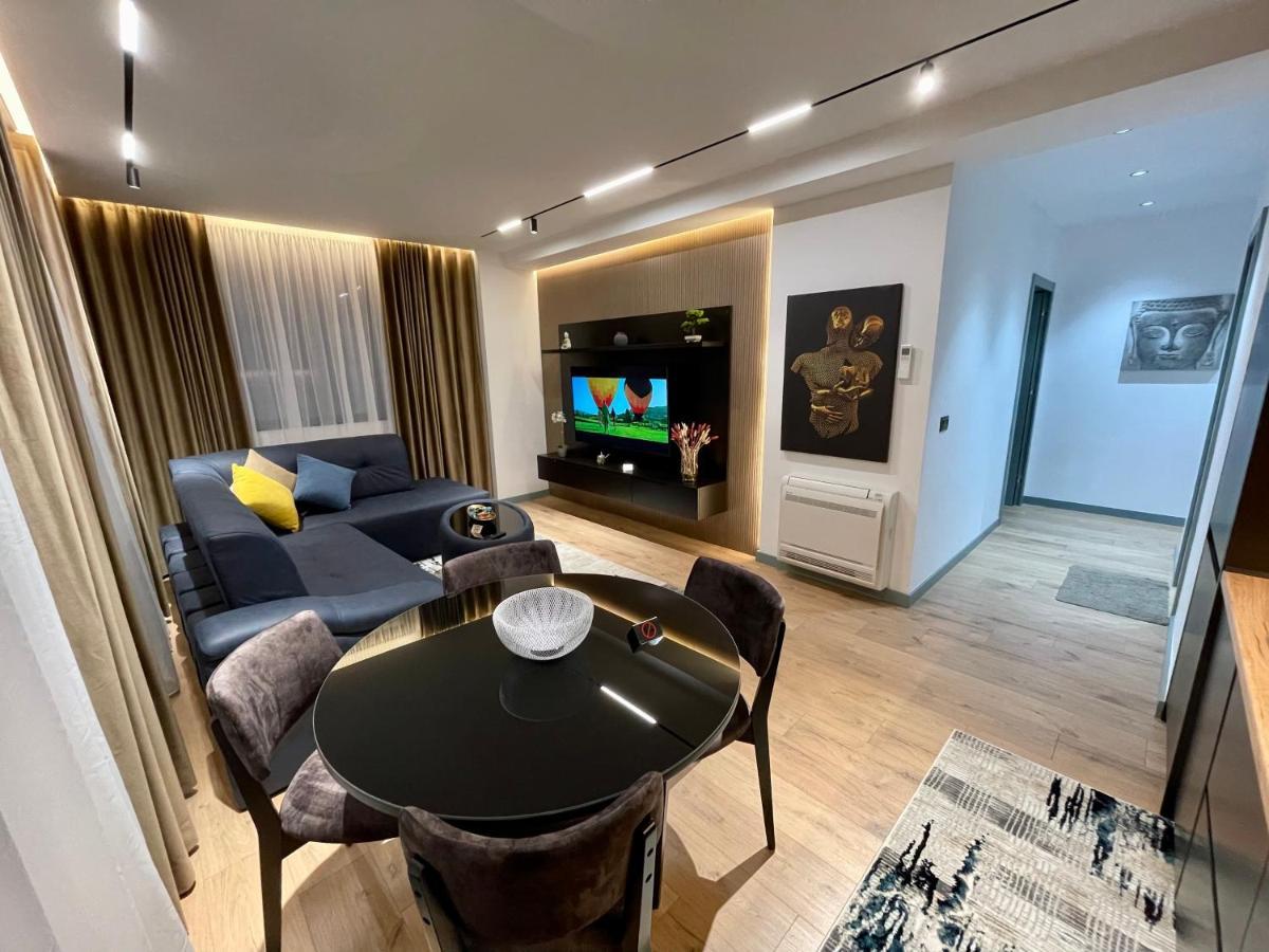 Queens Luxury Apartments Tirana Esterno foto