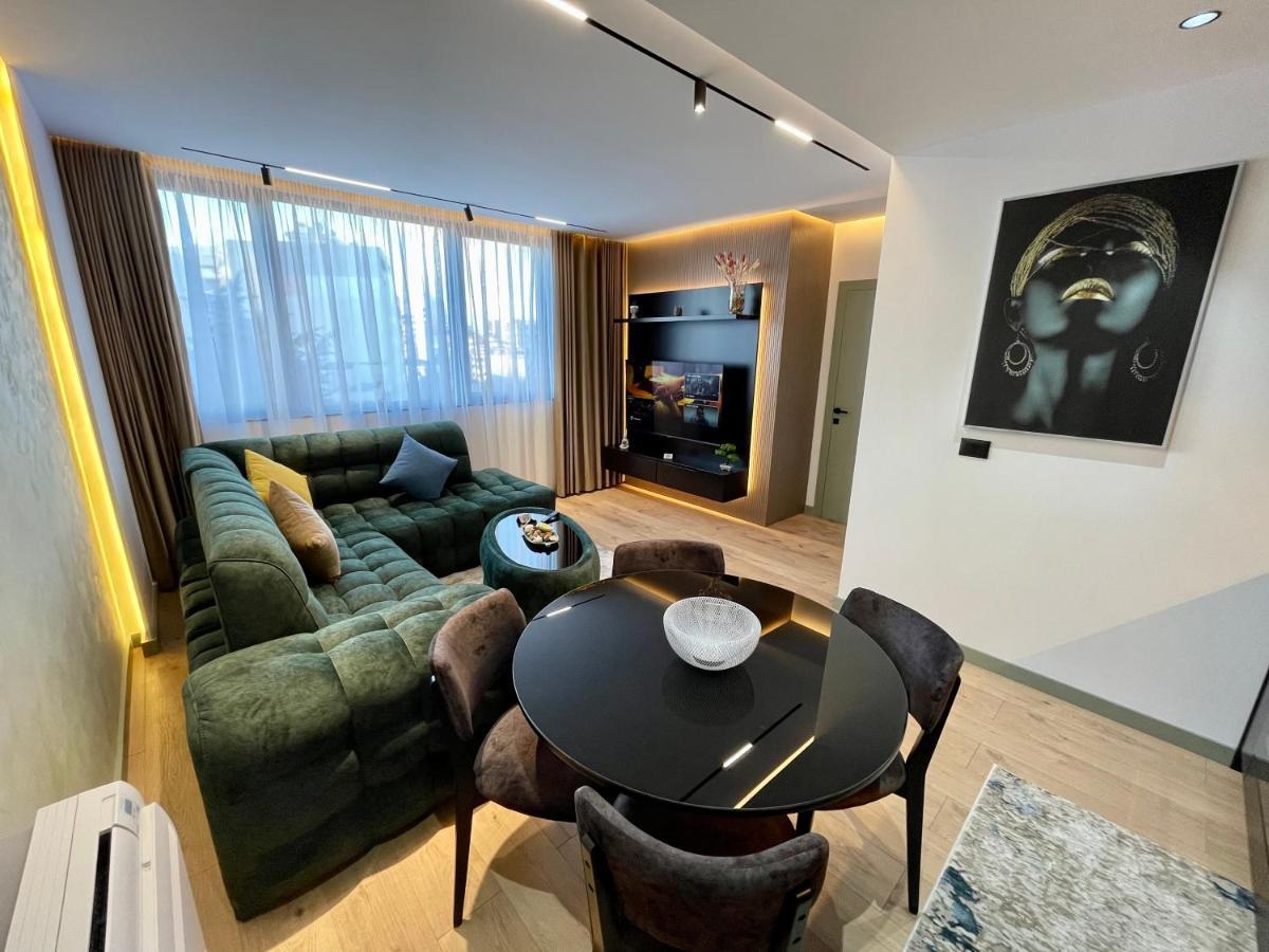 Queens Luxury Apartments Tirana Esterno foto