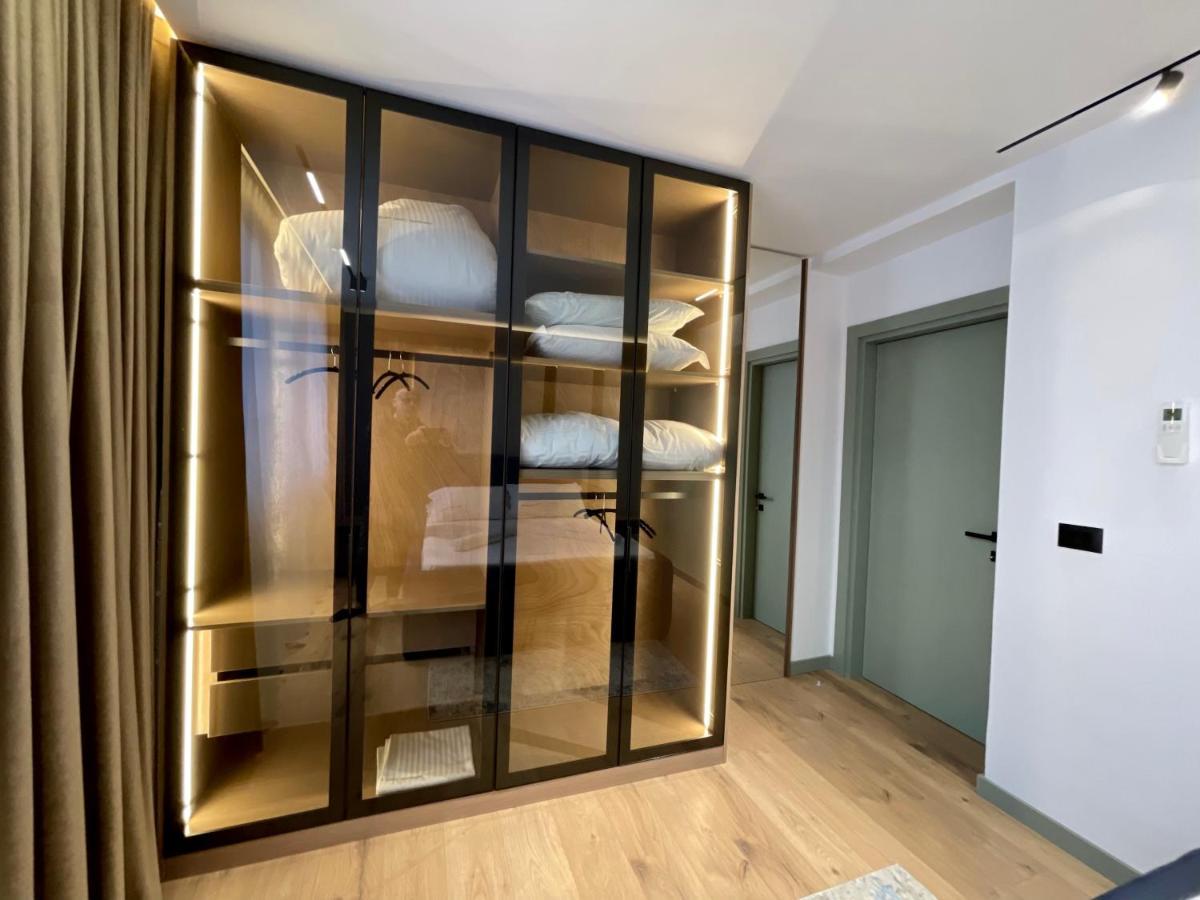 Queens Luxury Apartments Tirana Esterno foto