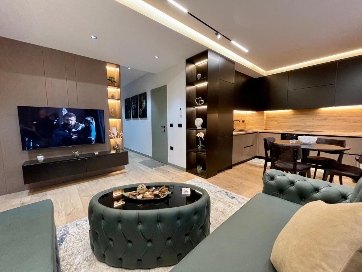 Queens Luxury Apartments Tirana Esterno foto