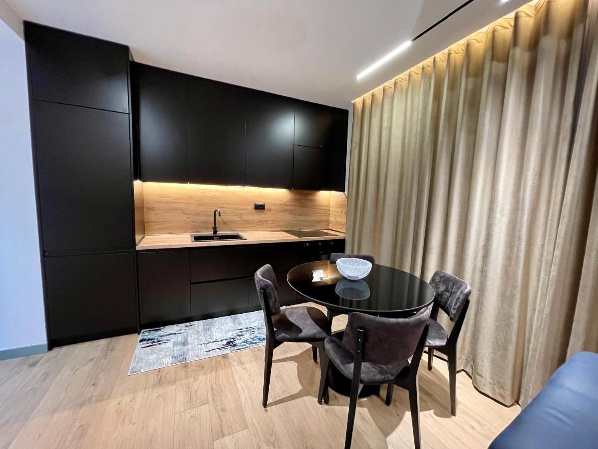 Queens Luxury Apartments Tirana Esterno foto