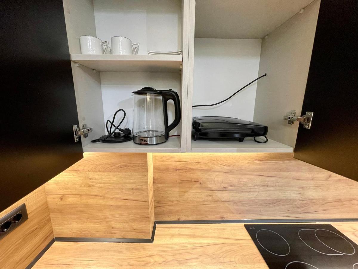 Queens Luxury Apartments Tirana Esterno foto