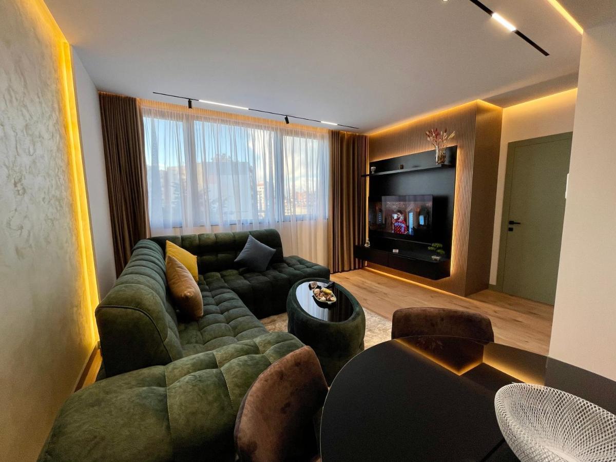 Queens Luxury Apartments Tirana Esterno foto