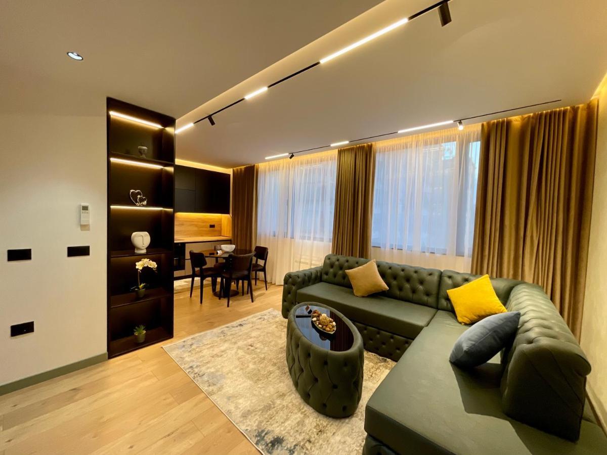 Queens Luxury Apartments Tirana Esterno foto