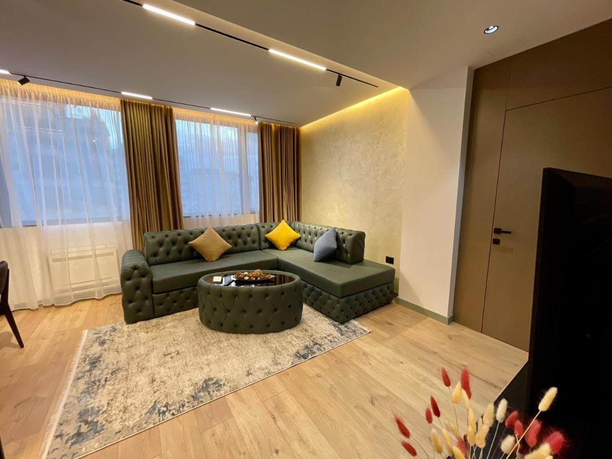 Queens Luxury Apartments Tirana Esterno foto