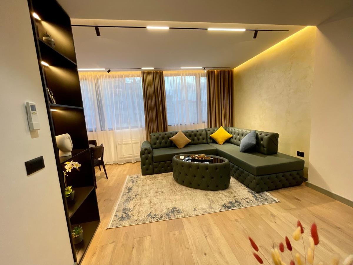 Queens Luxury Apartments Tirana Esterno foto