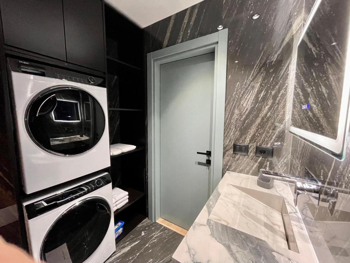 Queens Luxury Apartments Tirana Esterno foto