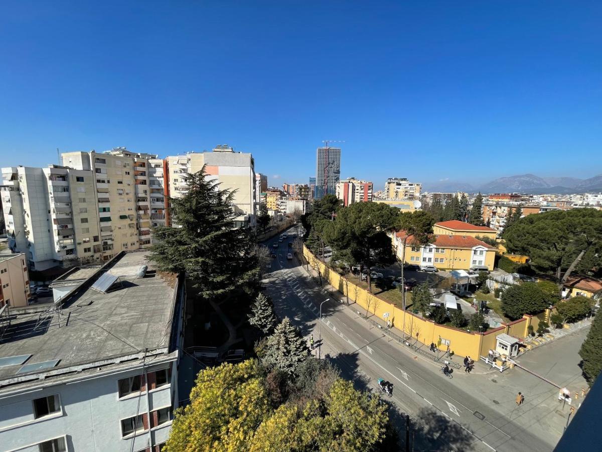 Queens Luxury Apartments Tirana Esterno foto