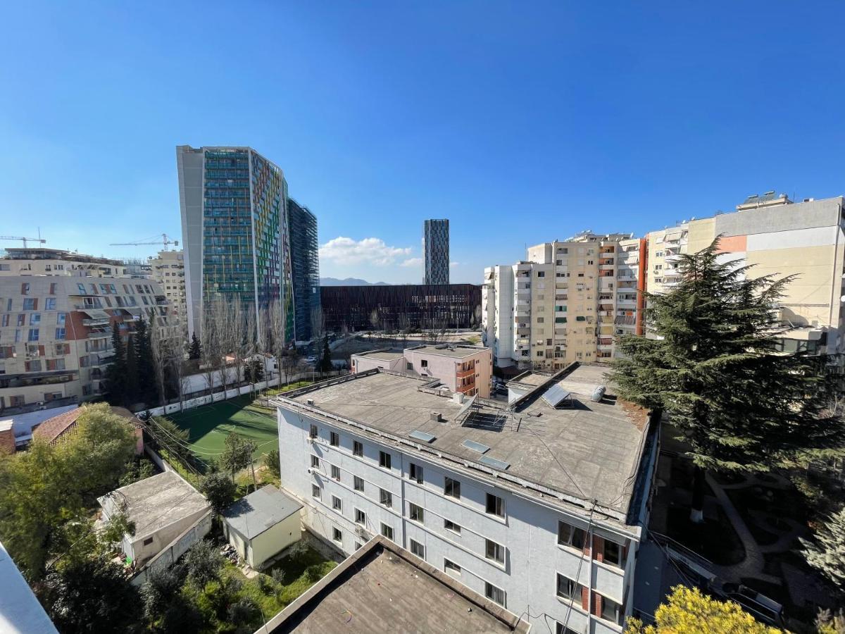 Queens Luxury Apartments Tirana Esterno foto