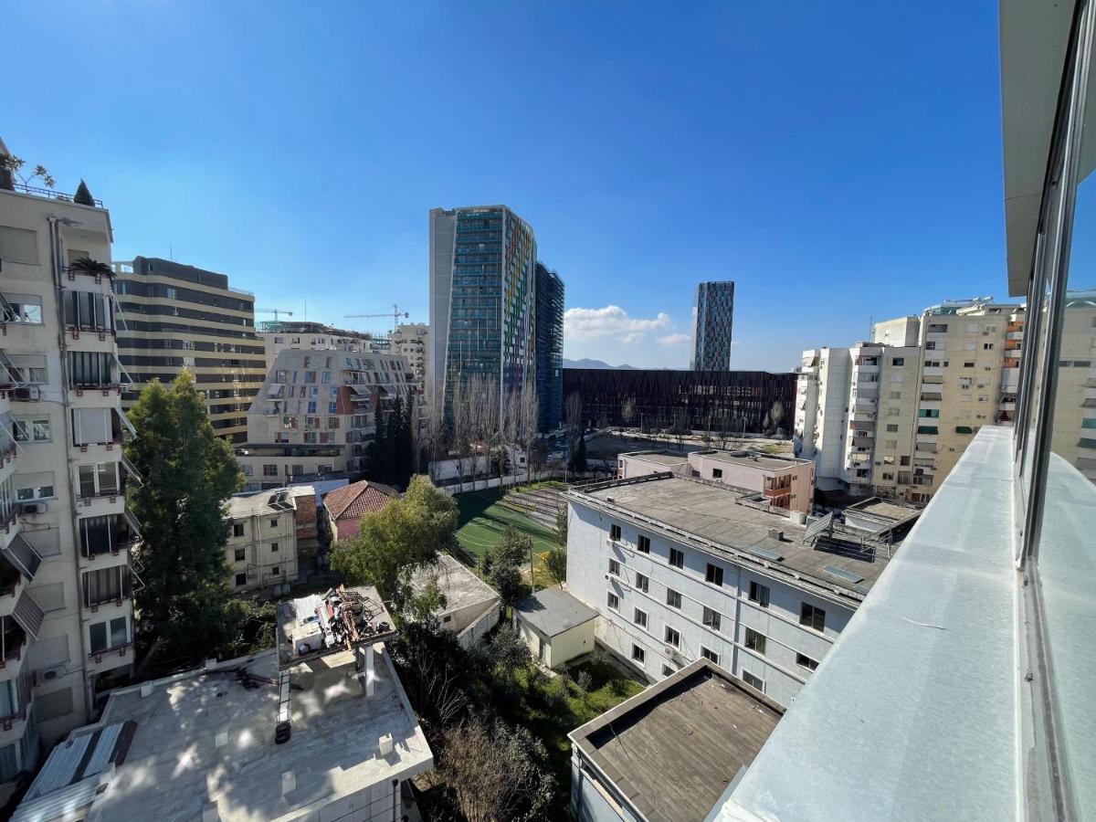 Queens Luxury Apartments Tirana Esterno foto